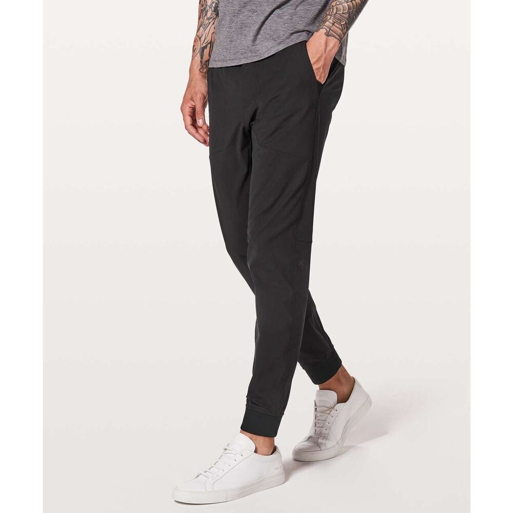 Lululemon black ABC Warpstreme Jogger
Regular Sz Large GORPCORE